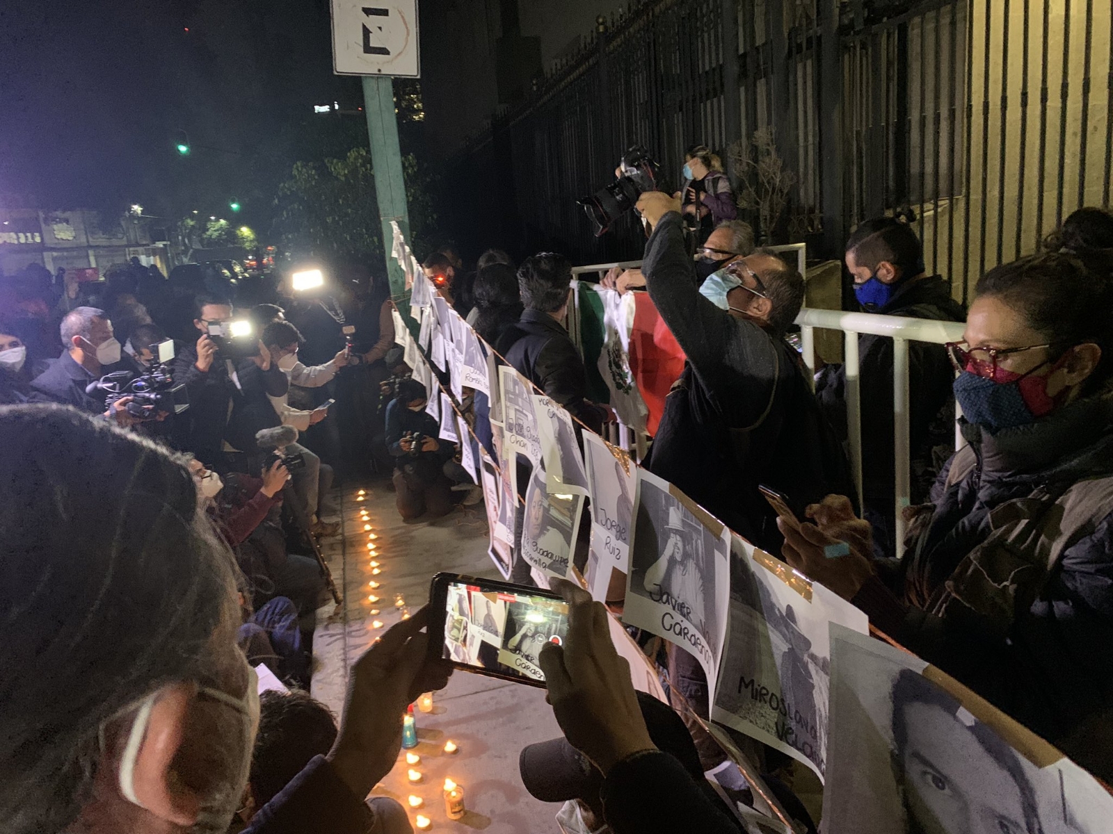 Comunicadores exigen justicia a las afueras de la Segob por los asesinatos a periodistas