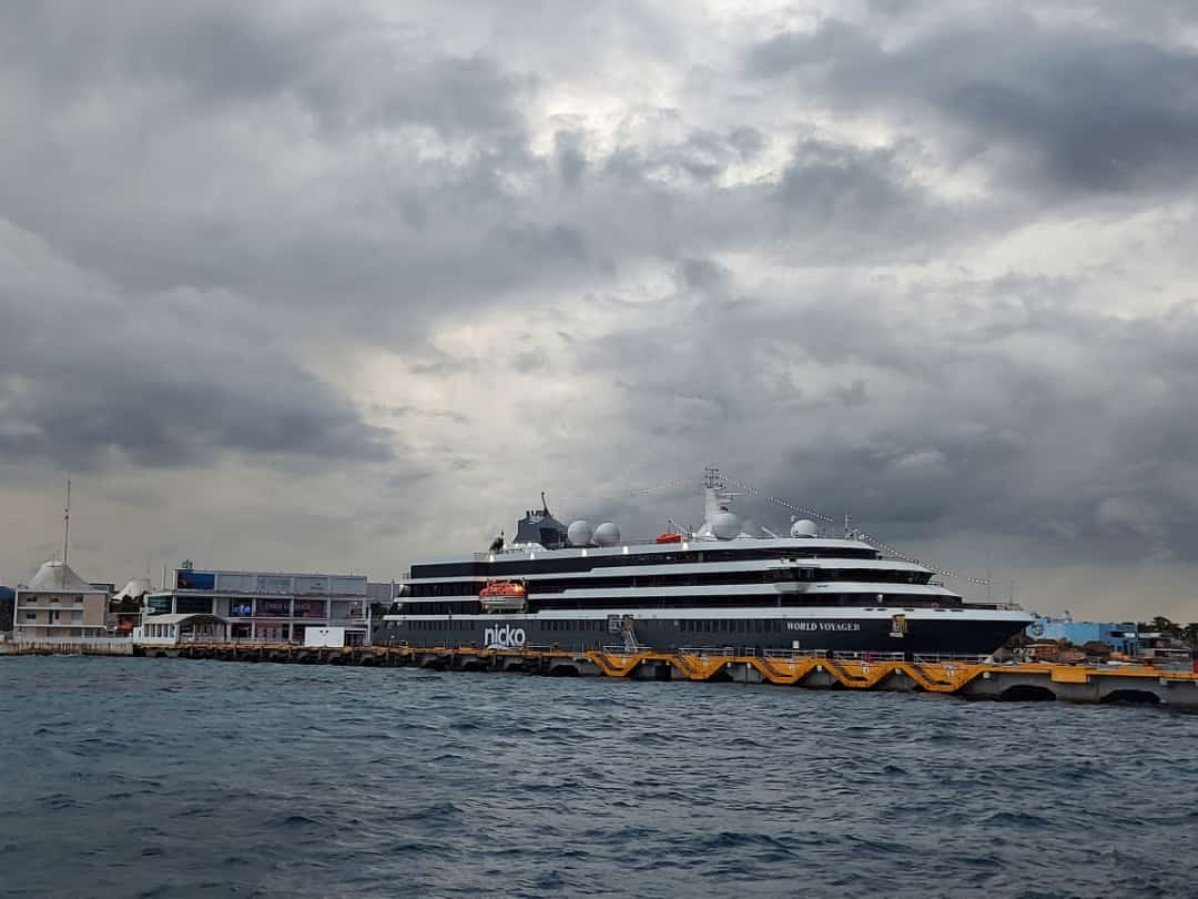 Arriba a Cozumel el buque de lujo 'World Voyager' con más de 200 turistas alemanes