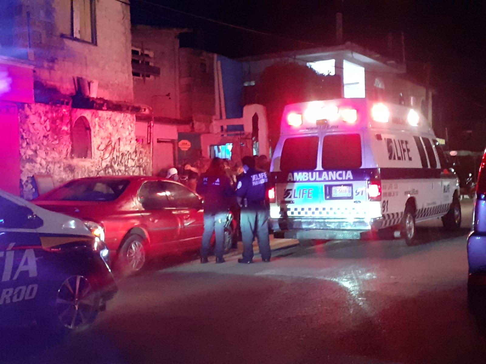 Los vecinos llamaron a la policía quienes se hicieron cargo de la menor y éstos a su vez notificaron el hecho ante autoridades del DIF Cozumel