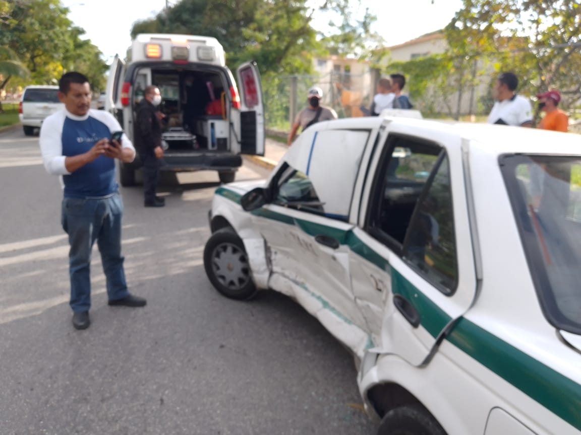 Choque automovilístico deja a una mujer embarazada lesionada en Cancún