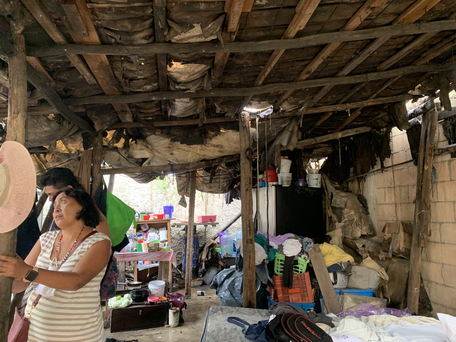 Familia de Cancún pierde su casa en un incendio; piden apoyo de la ciudadanía