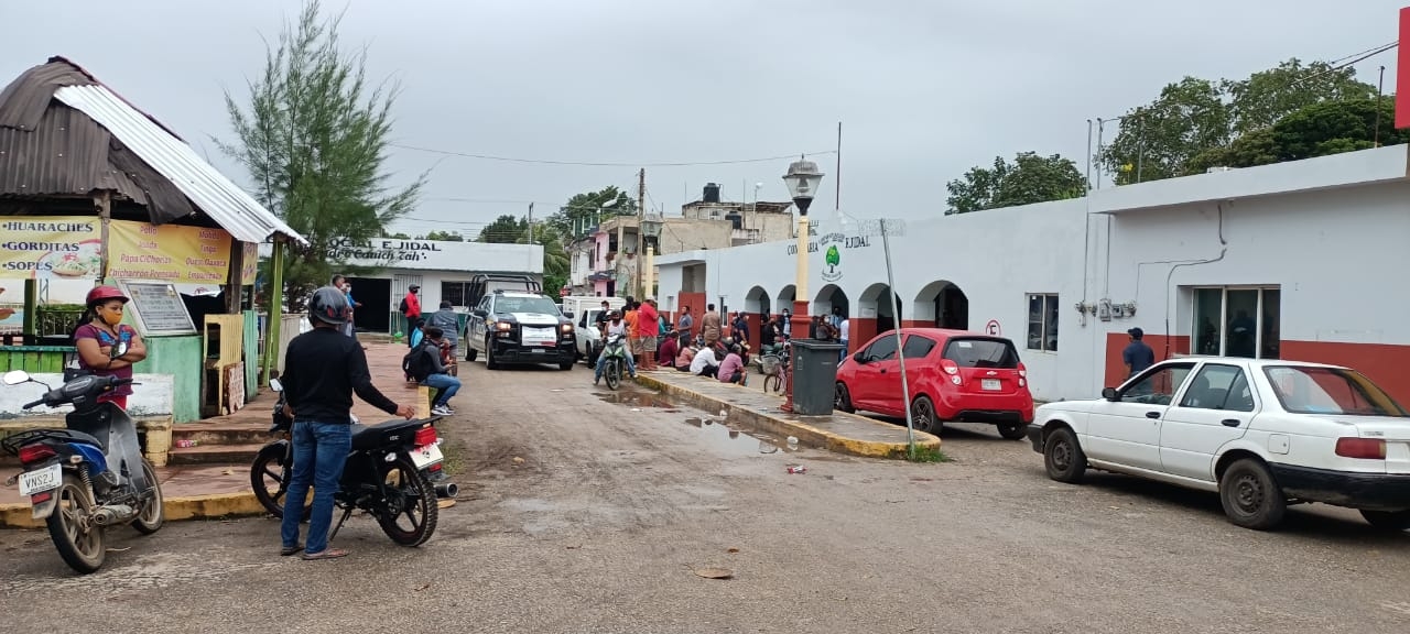 En algunas zonas del municipio de Lázaro Cárdenas se observó aglomeración de personas, algunas, sin cubrebocas