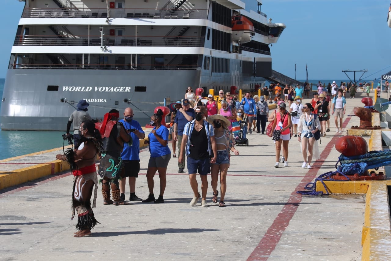 Más de 2 mil 700 pasajeros arribaron al puerto de Progreso, así como mil 335 tripulantes