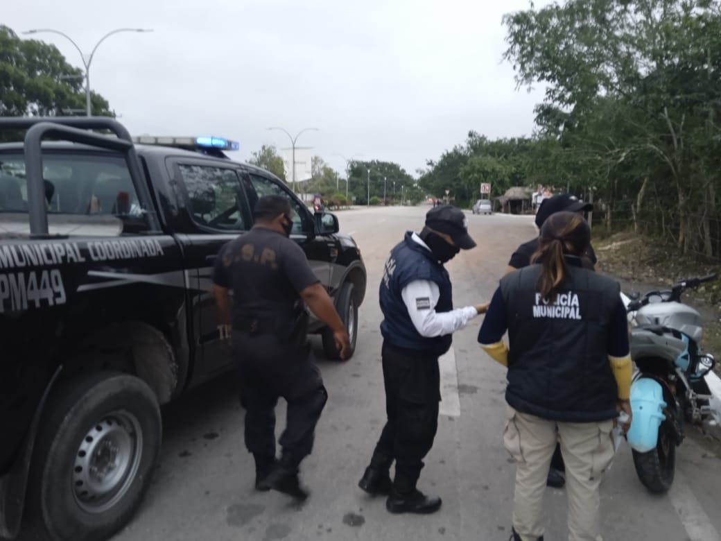 Joven de Quintana Roo intenta evadir filtro policial en Tizimín; tiene órdenes de aprehensión