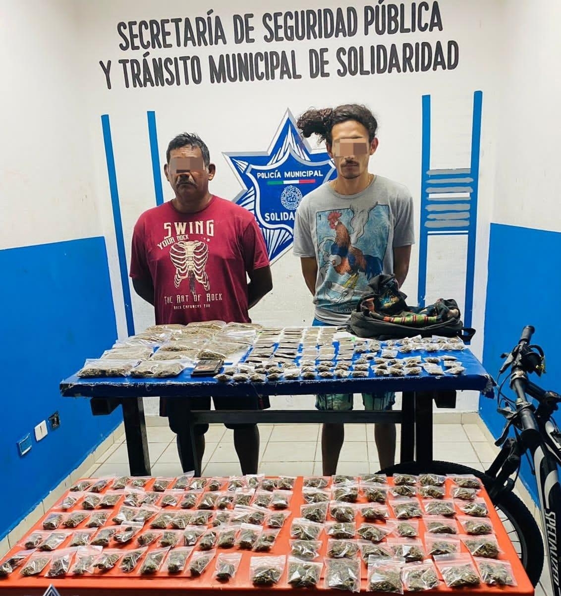 Capturan a dos hombres con más de 200 bolsas de marihuana en Playa del Carmen