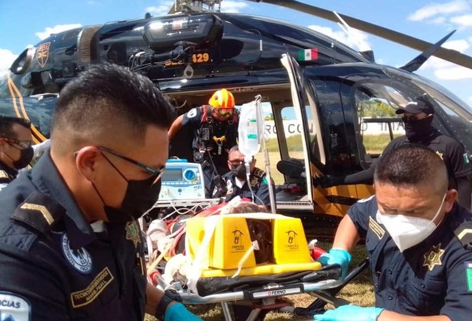 Trasladan a dos niños graves tras un accidente en la carretera Mérida-Cancún: VIDEO