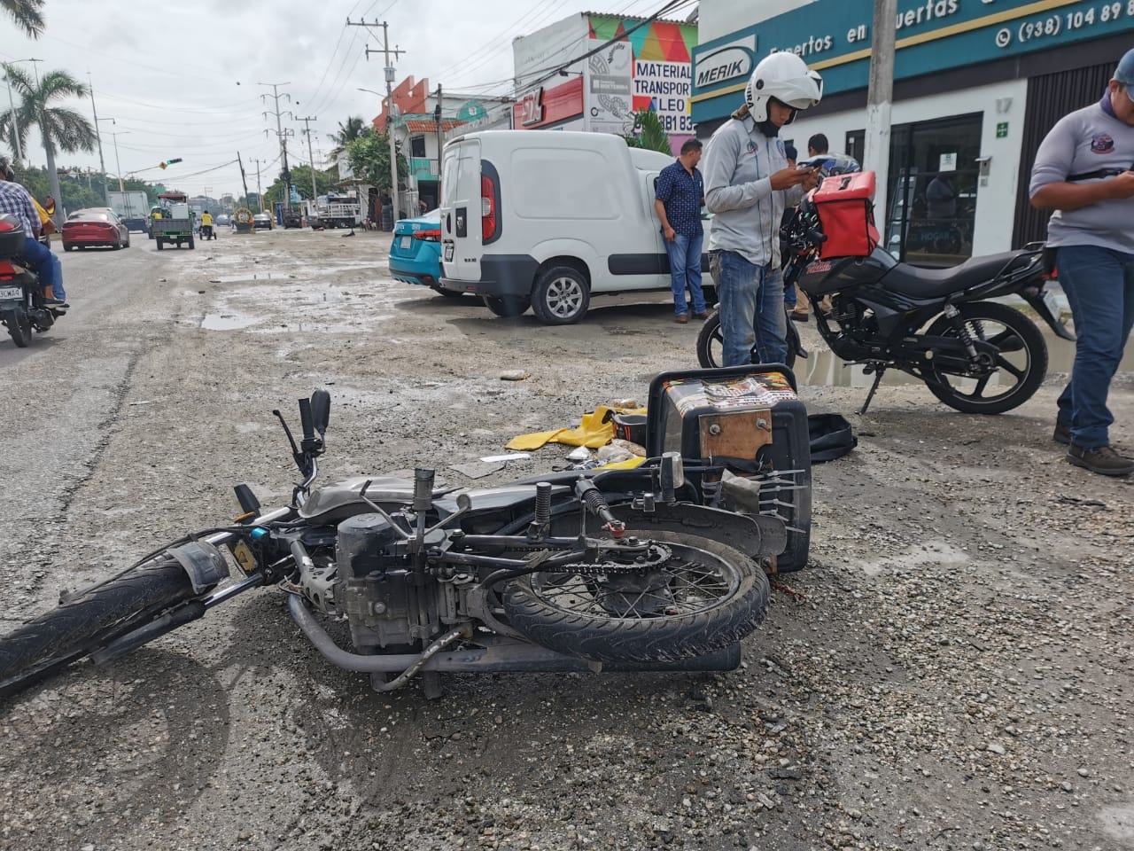 Conductor atropella a un motociclista tras cerrarle el paso en Ciudad del Carmen