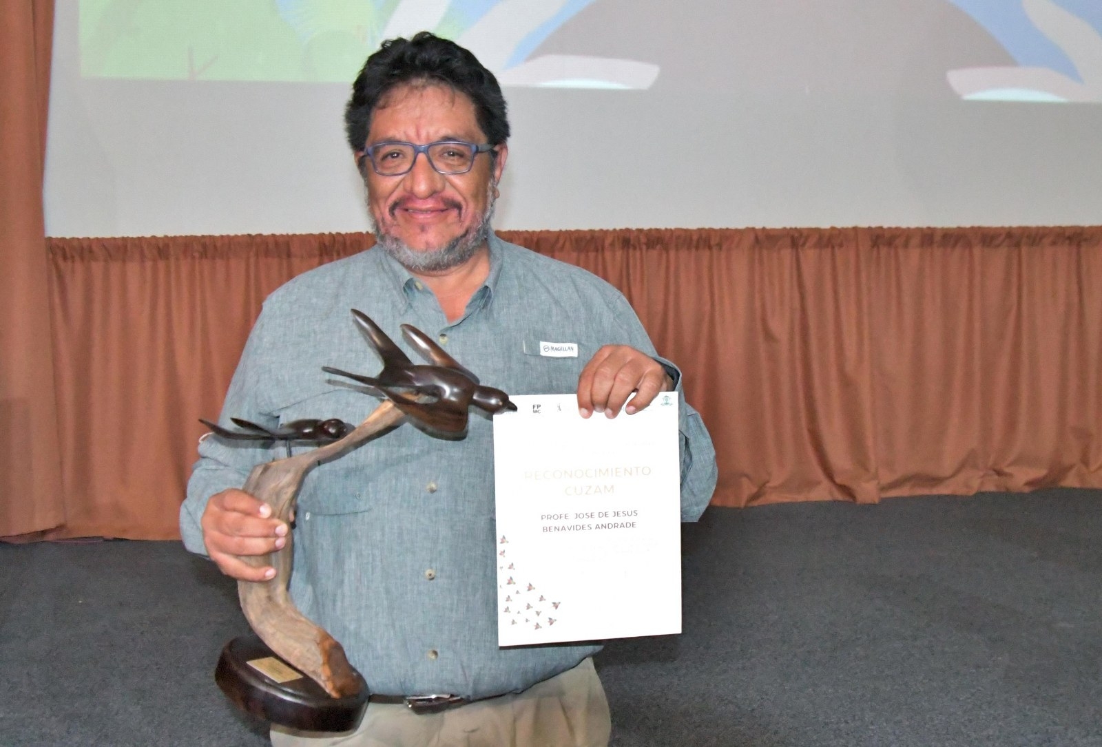 Jesús Andrade recibió el reconocimiento CUZAM en Cozumel.