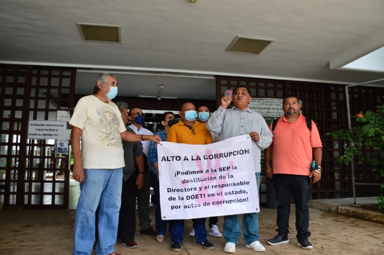 Docentes del CBTIS y CETIS de Campeche exigen la renuncian del Director General