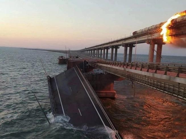 Rusia anuncia la detención de ocho personas por el ataque al puente de Crimea
