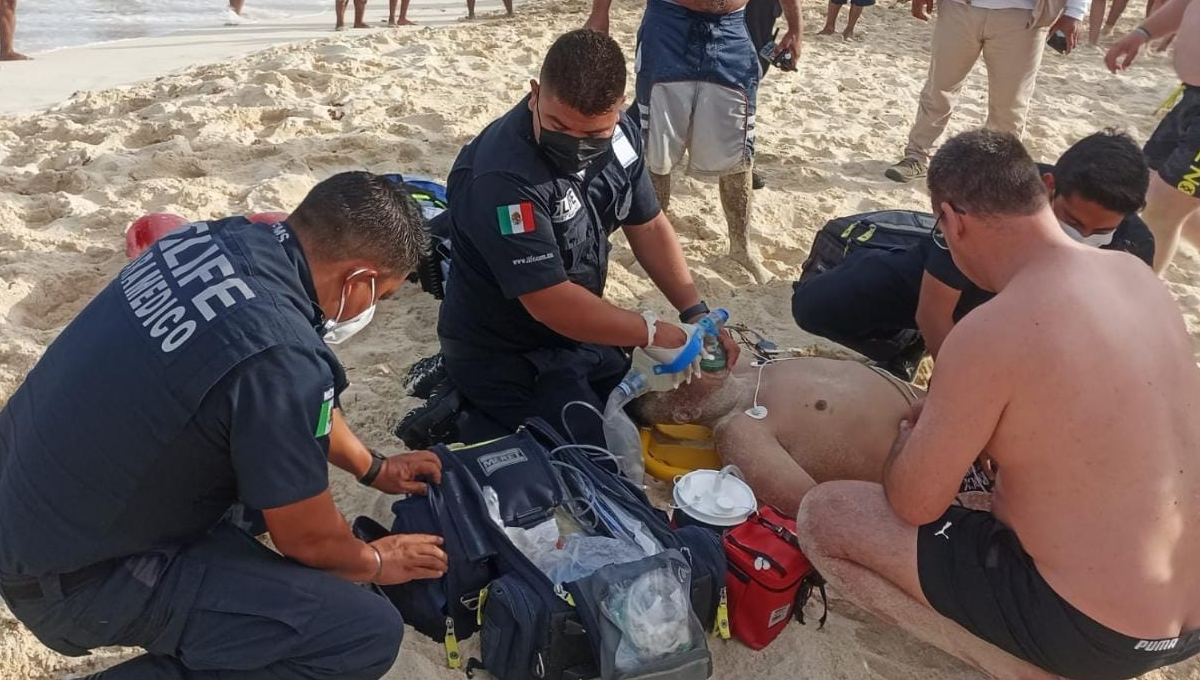 Rescatan a turista que estuvo a punto de ahogarse en la Zona Hotelera de Cancún