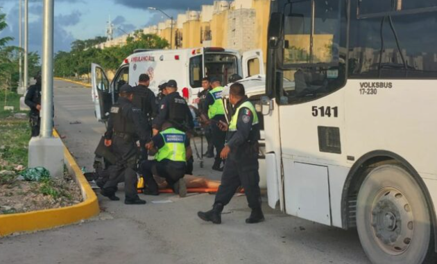 Muere pasajera de un mototaxi tras chocar contra un autobús en Playa del Carmen