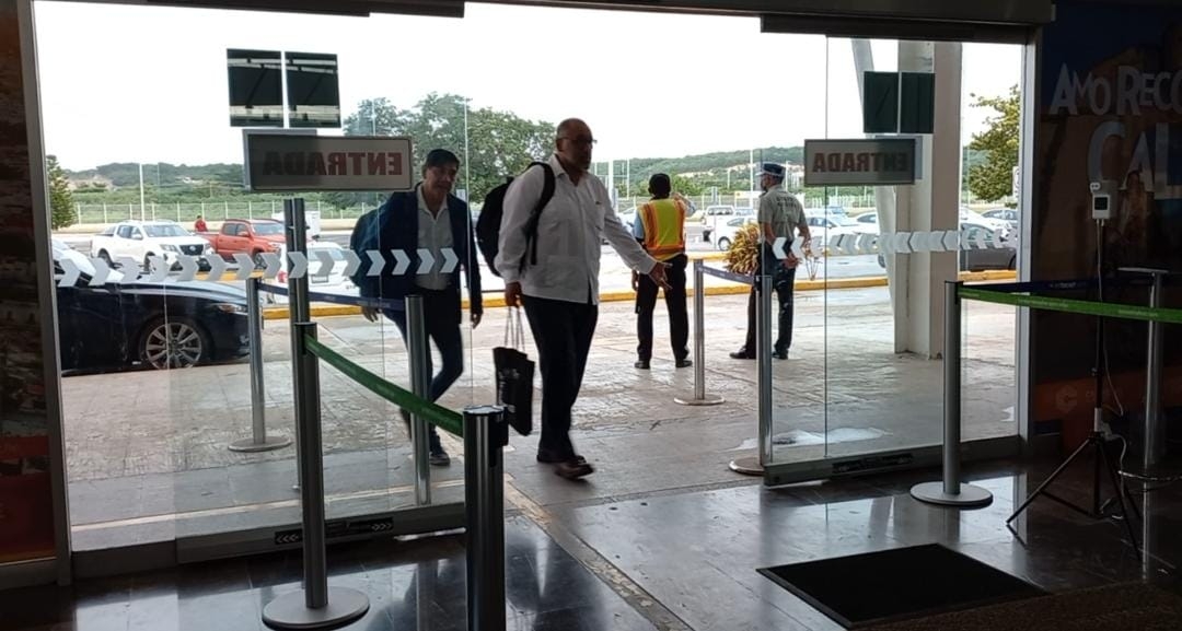 Usuarios del aeropuerto de Campeche aplauden el uso opcional del cubrebocas en la terminal