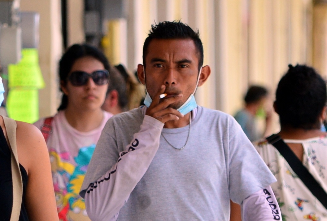 Diputado contempla sancionar a fumadores en Campeche