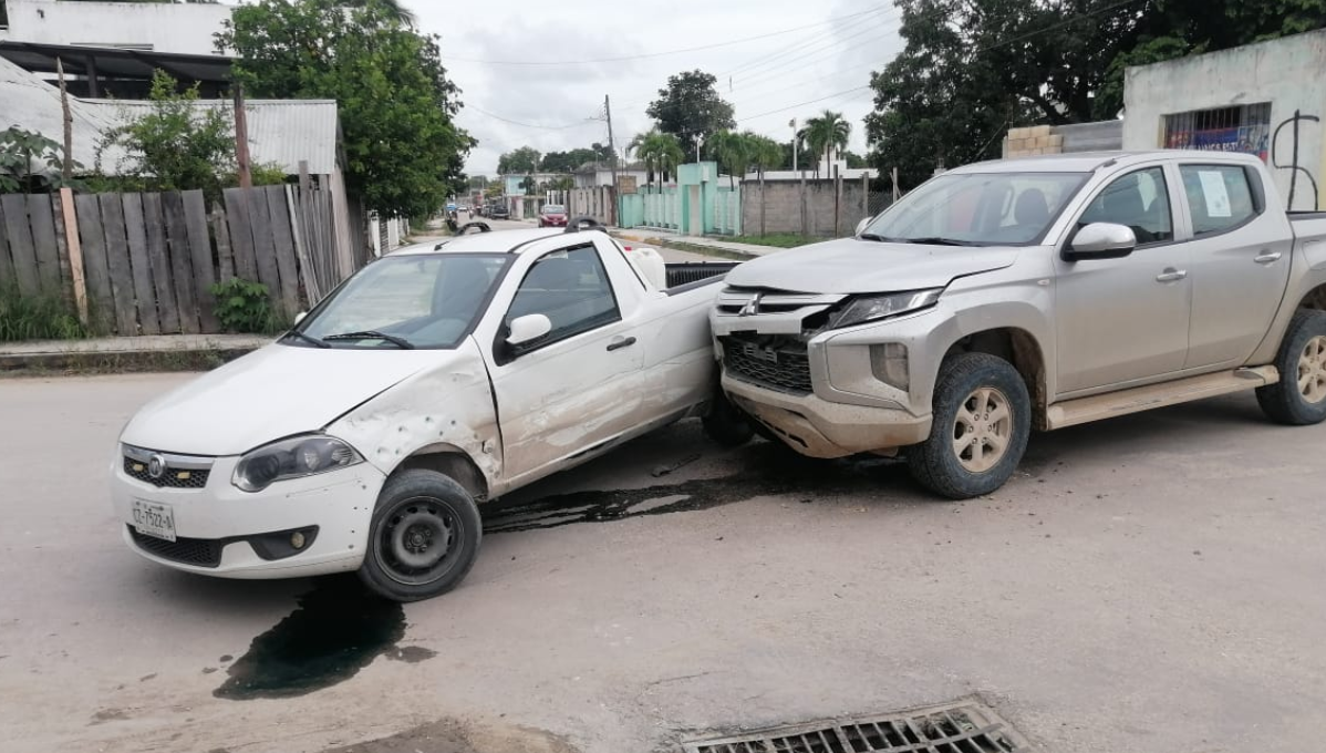 Camionetas protagonizan choque con varios heridos en Escárcega