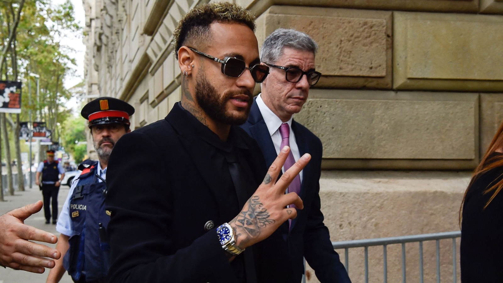 Neymar niega participar en negociaciones para su transferencia a Barcelona en 2013