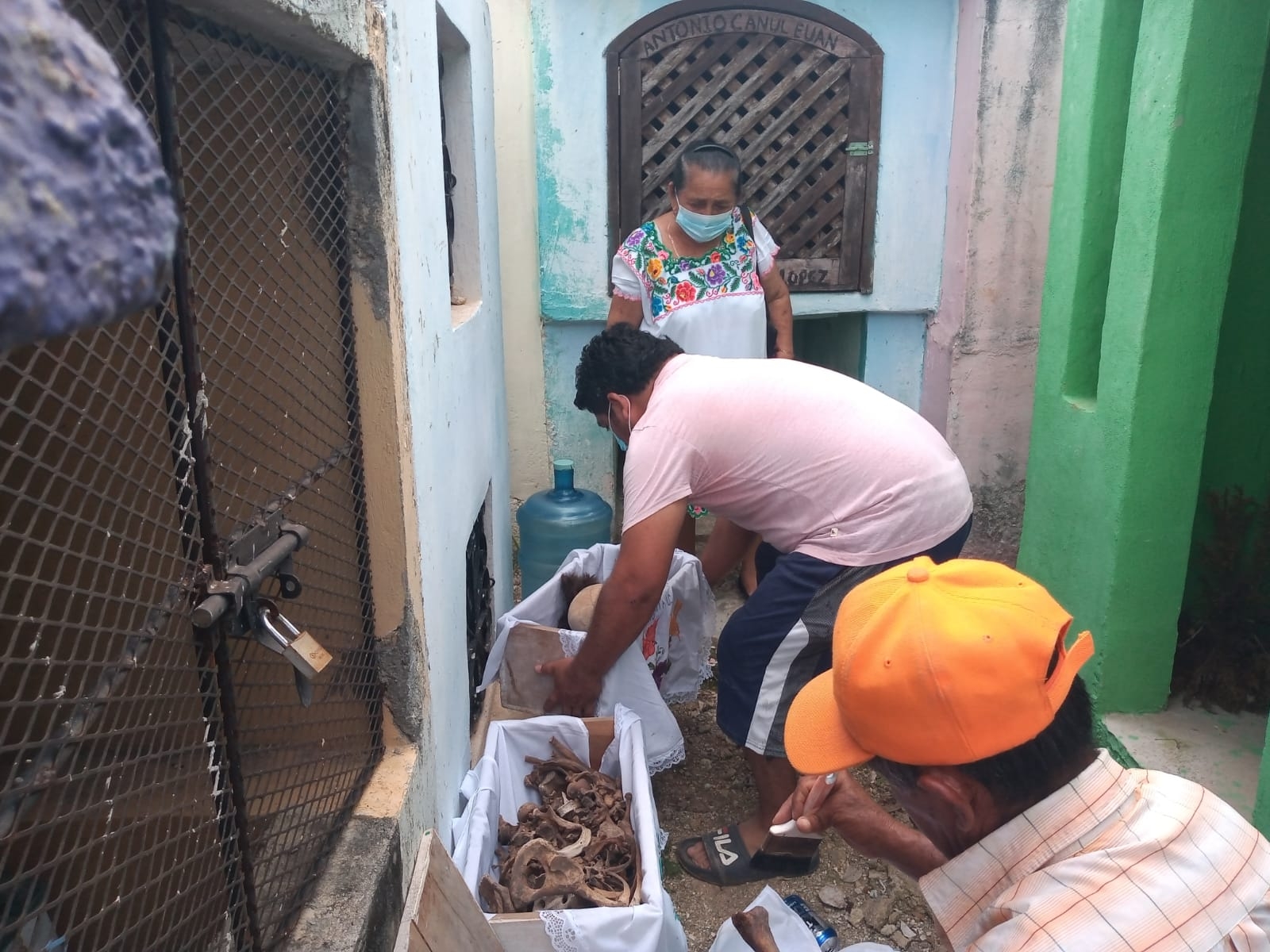 Denuncian robo de cráneos en el cementerio de Pomuch, Campeche