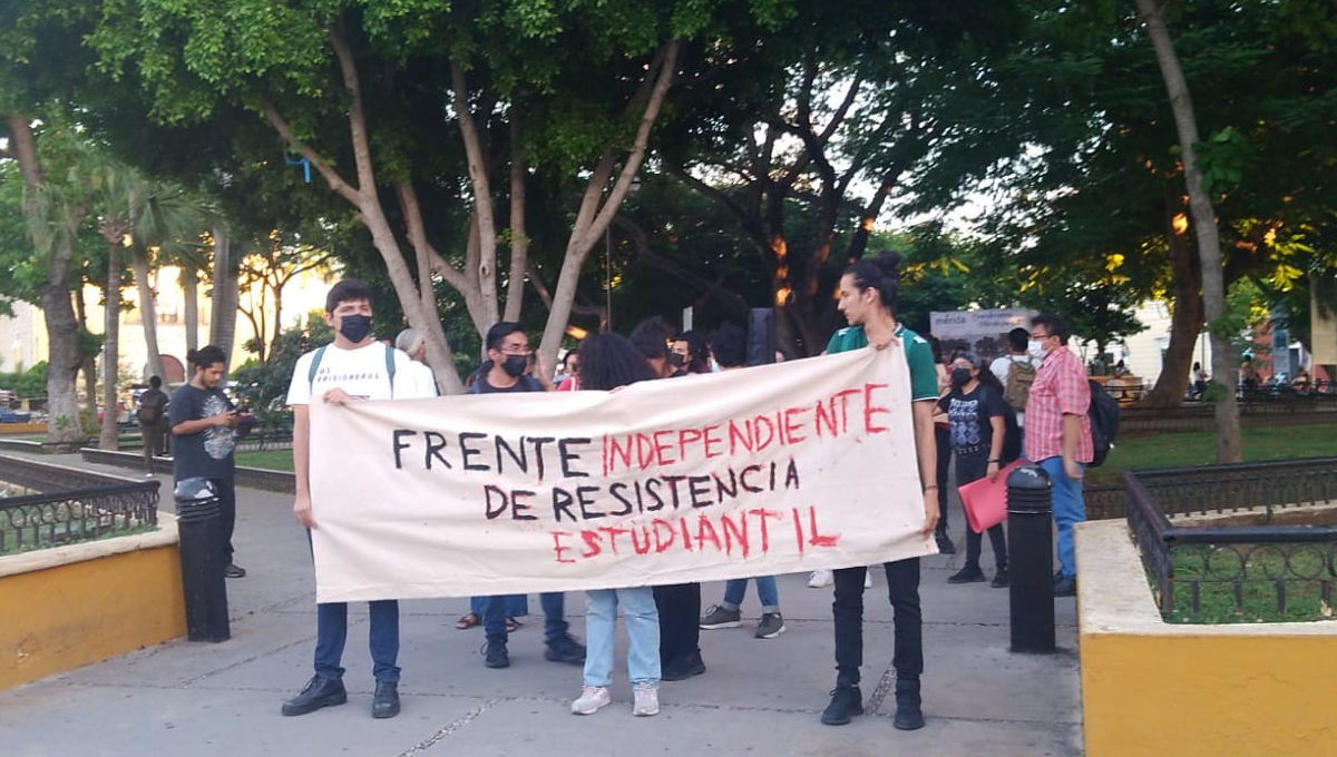 Estudiantes marchan en Mérida por el 54 aniversario de la matanza de Tlatelolco: EN VIVO