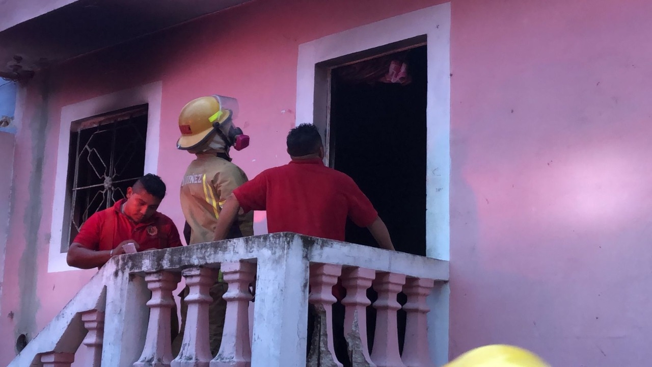 Corto circuito en una casa alerta a Bomberos de Campeche