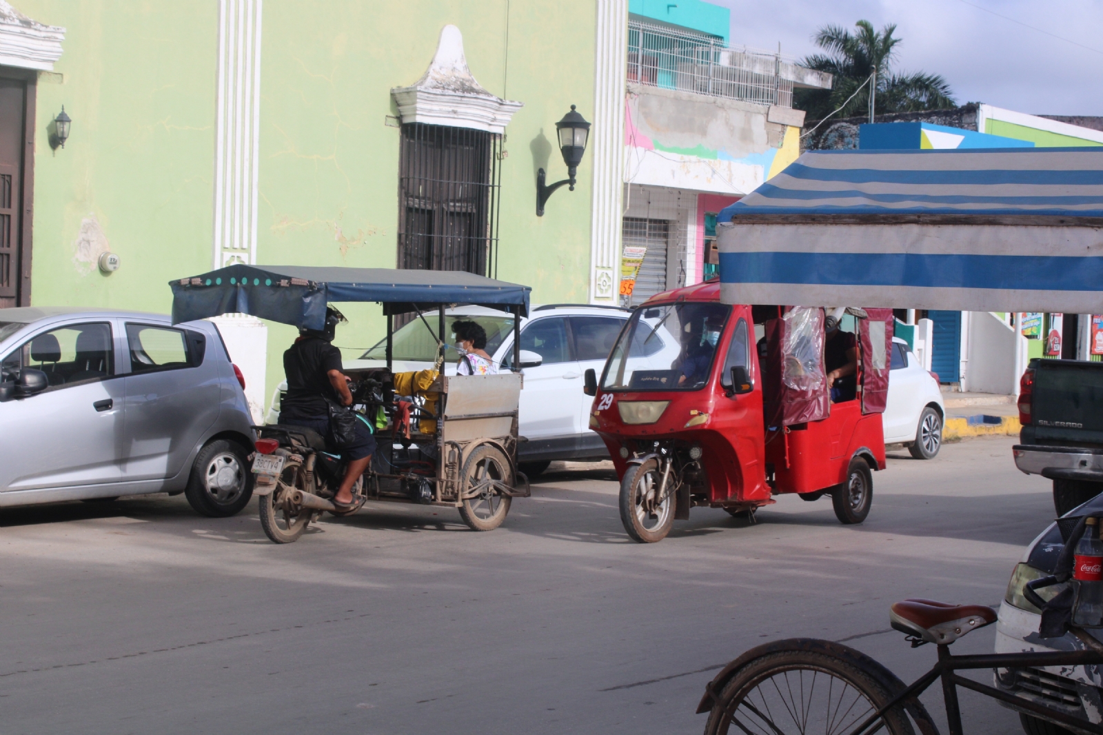Acusan al IET de permitir la operación de más de mil mototaxis y tricitaxis patito en Campeche