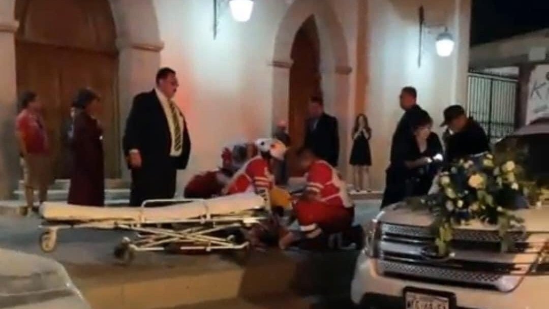 Asesinan a un hombre al salir de iglesia tras su boda en Sonora