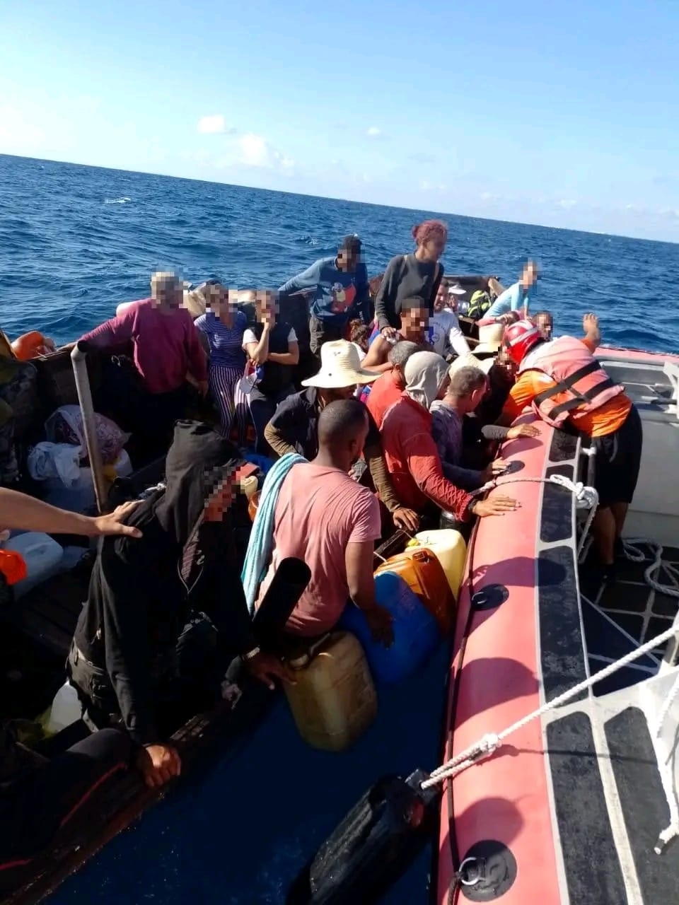 Los 30 extranjeros fueron rescatados al norte de Isla Mujeres