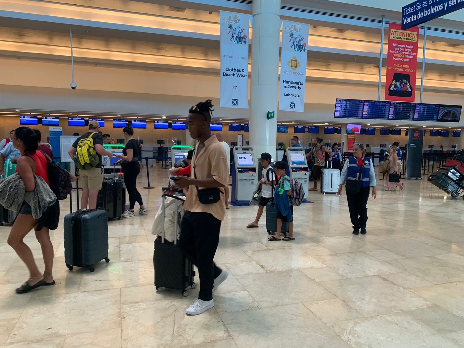Aeropuerto de Cancún recibe por primera vez un vuelo directo desde París: EN VIVO