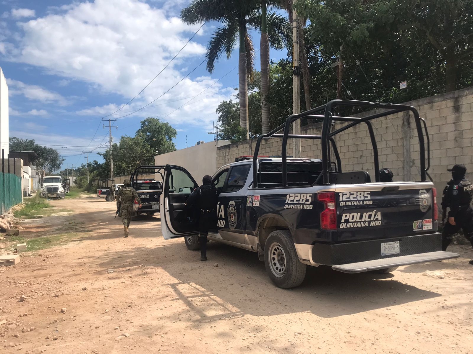 Una unidad de la policía Quintana Roo que se impactó en contra de una mototaxi