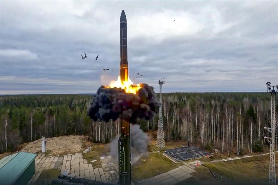 Rusia realiza pruebas nucleares bajo supervisión de Vladimir Putin