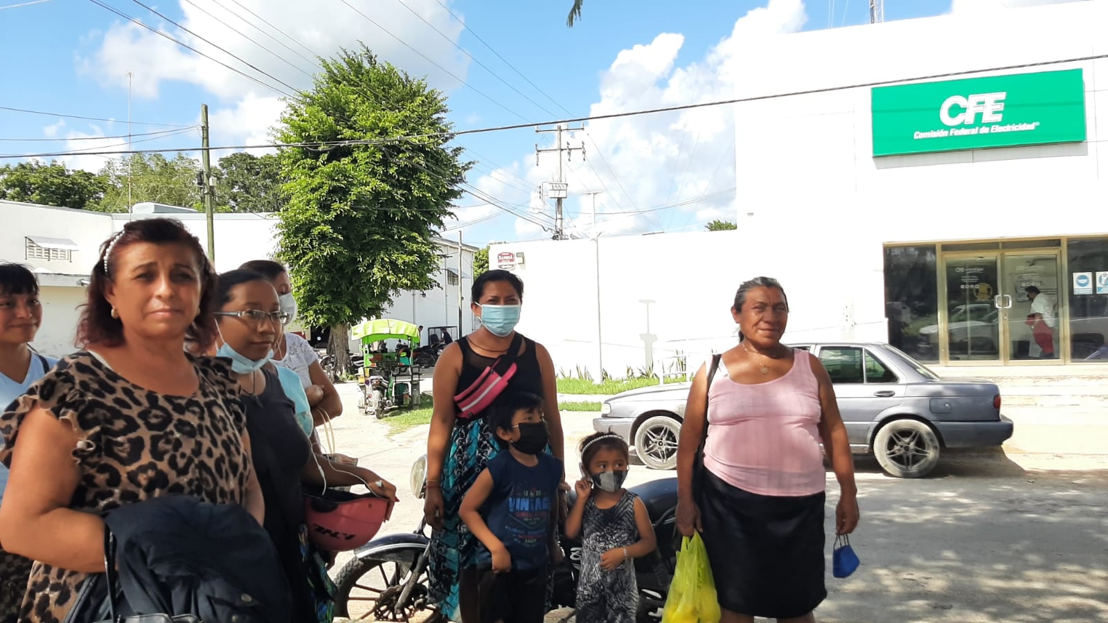 Familias de Xanabá en Izamal, sin luz desde hace 3 días; exigen a la CFE restaurar el servicio