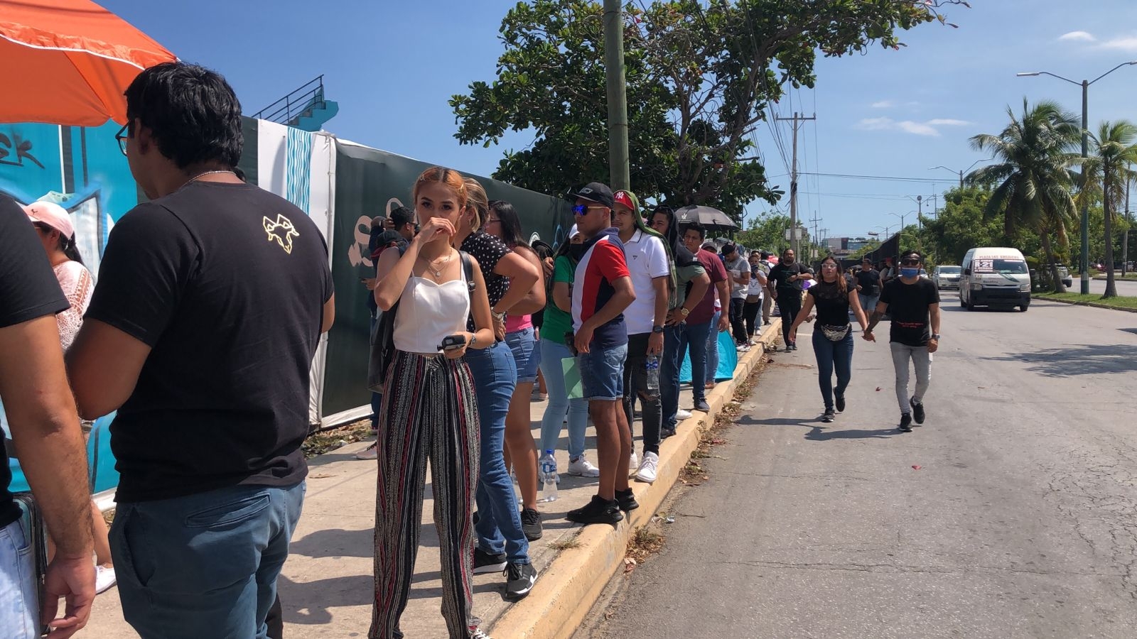 Más de 2 mil fans de Daddy Yankee hacen fila para su concierto en Cancún: EN VIVO