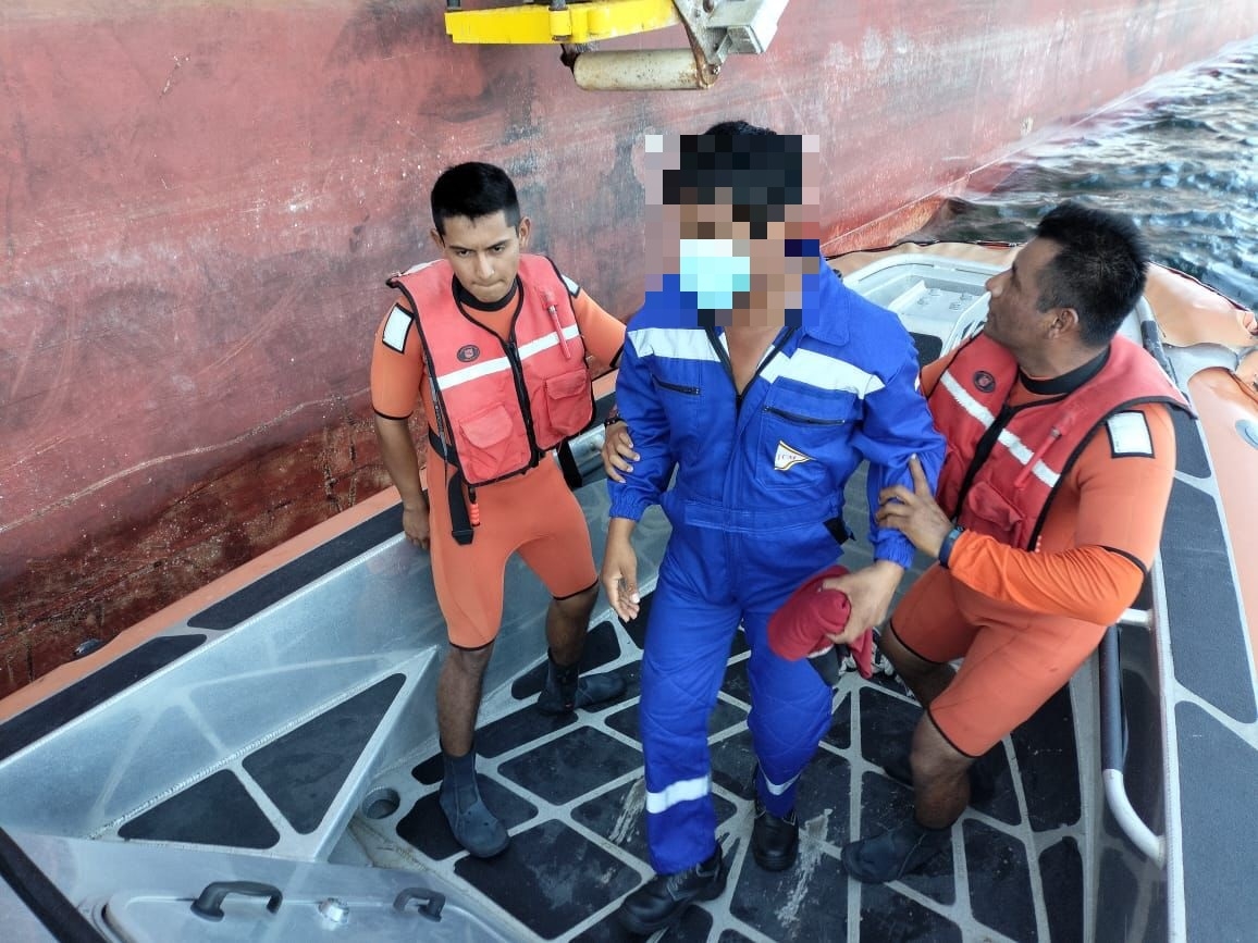 Marina de Progreso rescata a pescador perdido en altamar