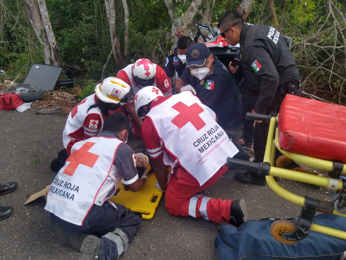 Niños que sobrevivieron en el accidente de la carretera Mérida-Cancún continúan en terapia intensiva