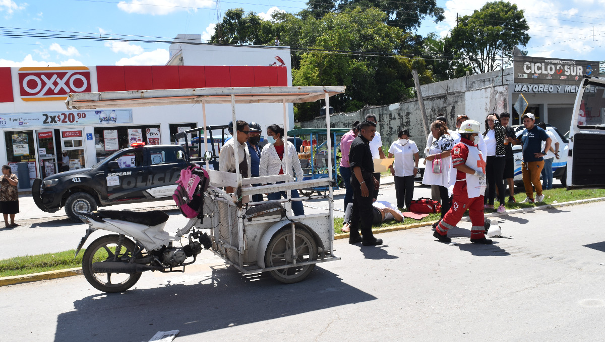 Mototaxi arrolla a mujer y la deja con diversas heridas en Escárcega