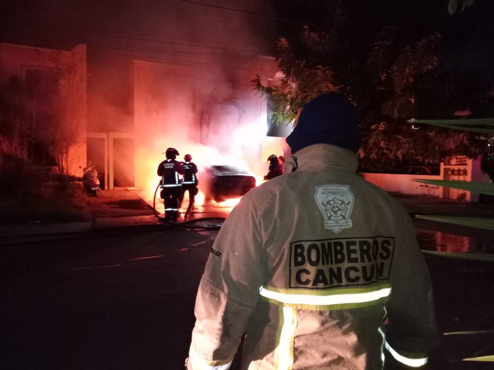 El incendio fue atendido por el cuerpo de Bomberos de Quintana Roo