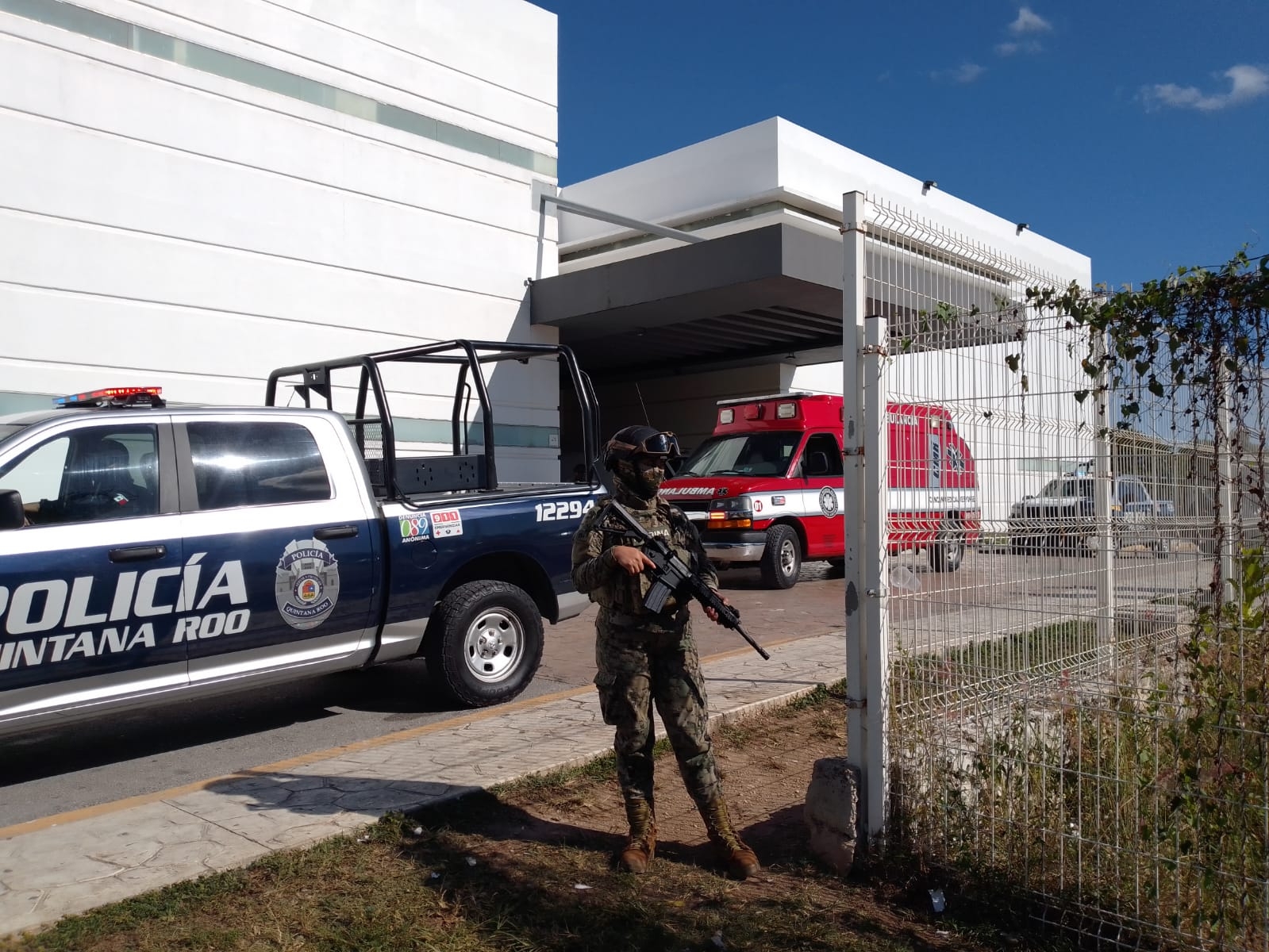 Convoy traslada a peligroso reo al Hospital 'Jesús Kumate' en Cancún: EN VIVO