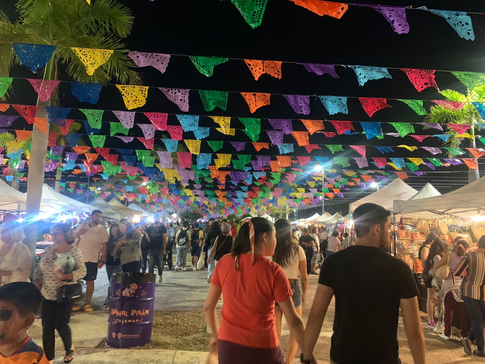 Más de cinco mil personas disfrutan del Hanal Pixán 2022 en Malecón Tajamar en Cancún