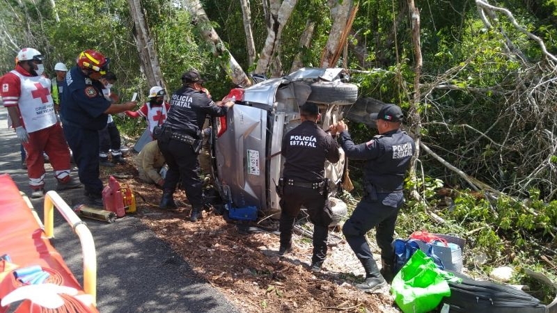 Entregan los cuerpos de los padres de dos niños tras mortal accidente en la carretera Mérida-Cancún