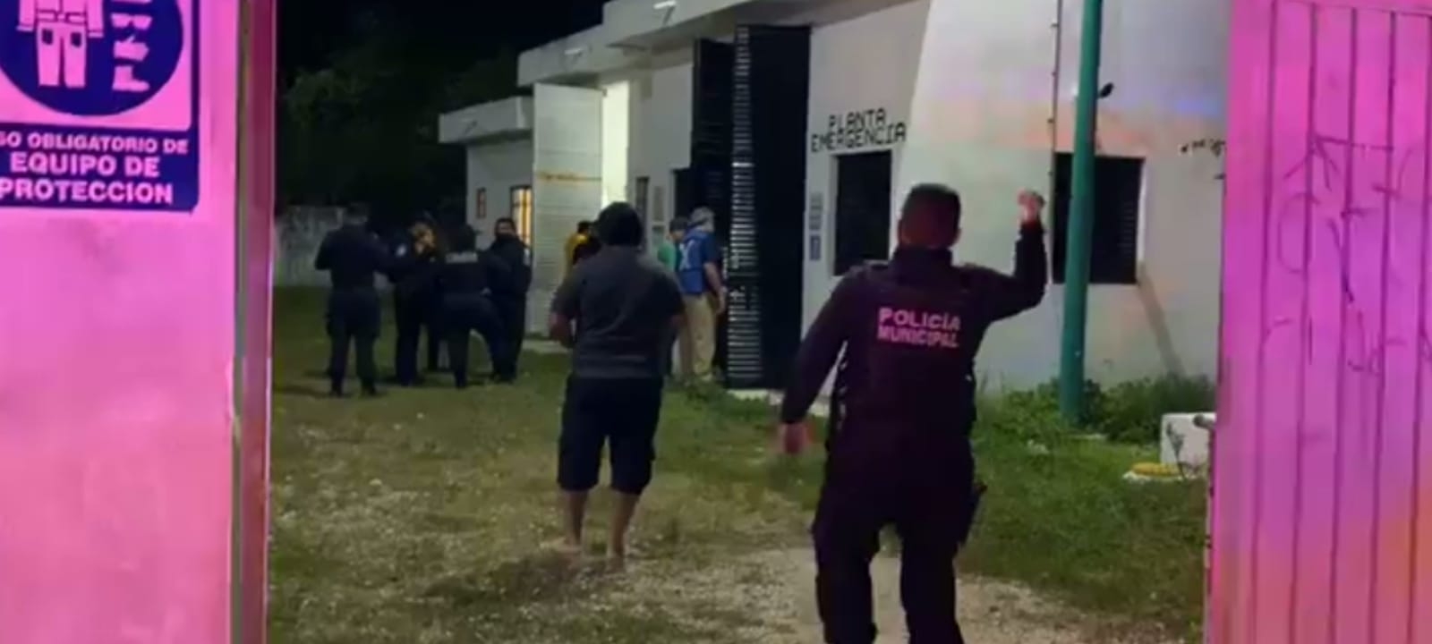 Hombres armados ingresan a la planta de Aguakan en Cancún y golpean a un empleado