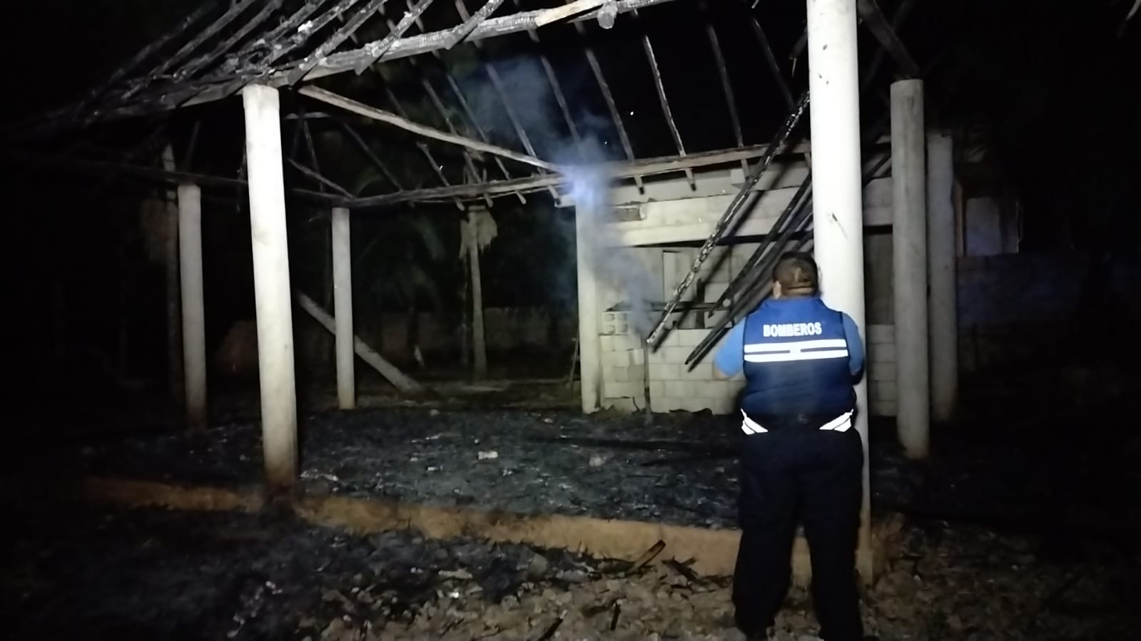 Pirómano incendia una palapa en Felipe Carrillo Puerto
