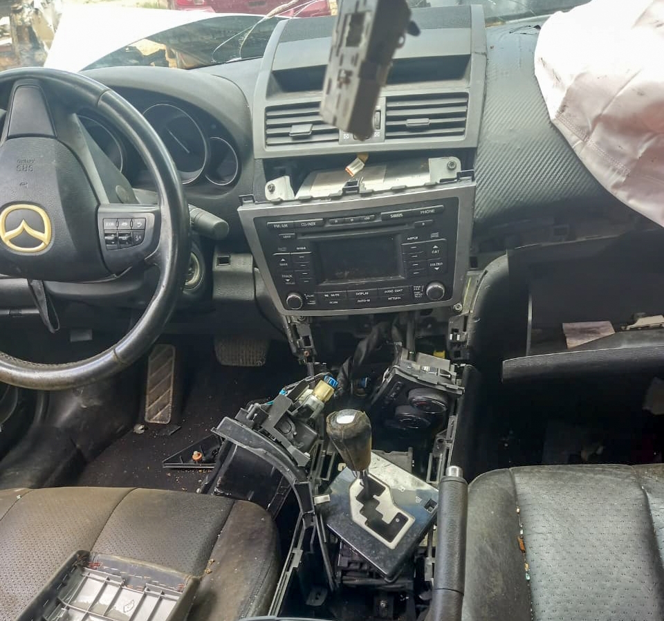 Conductor denuncia robo de autopartes en el corralón de Peto