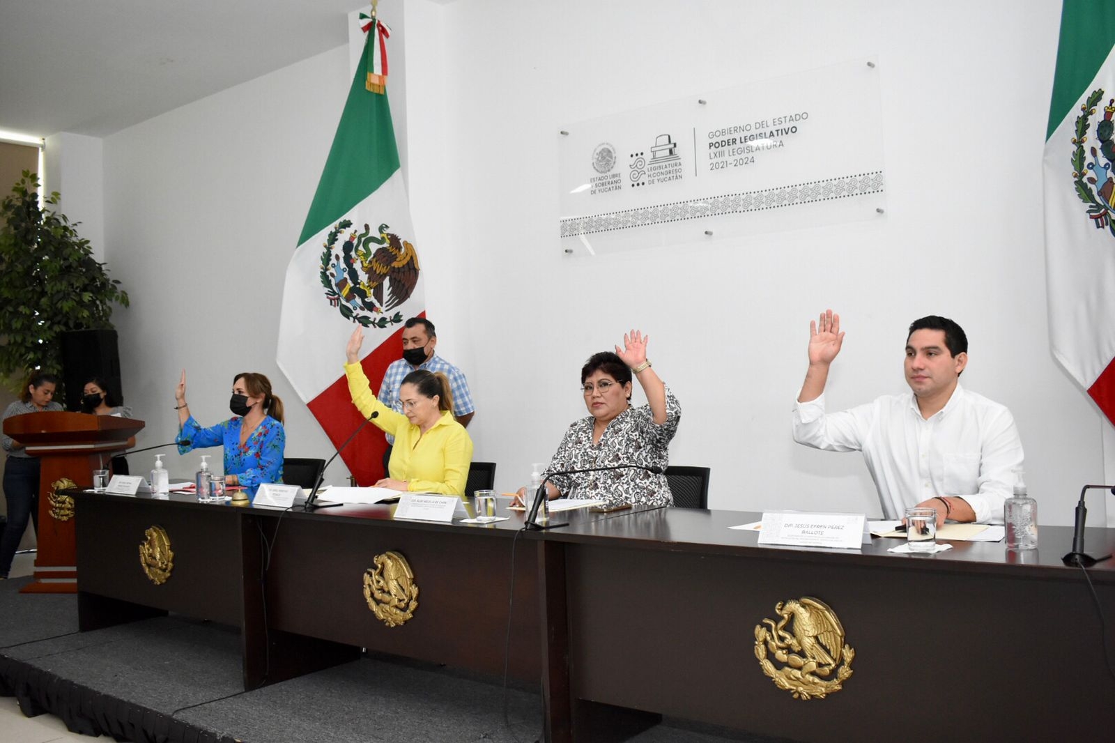 Congreso de Yucatán nombra a los tres candidatos a la Medalla Médico del Año