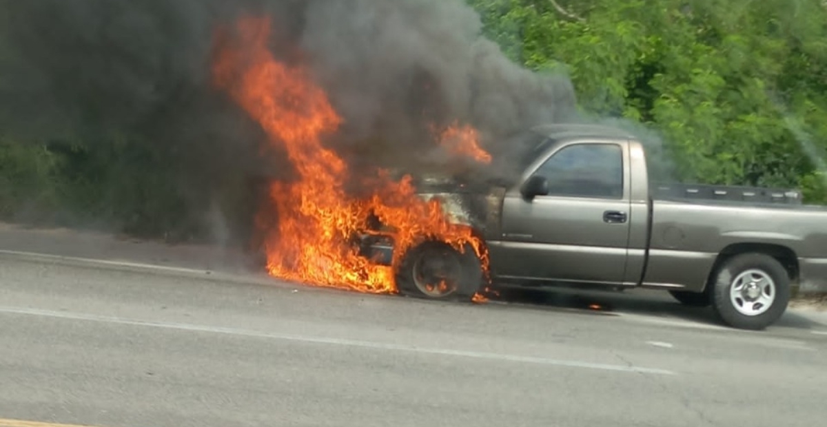 Se desconocen las causas del incendio de ambos vehículos