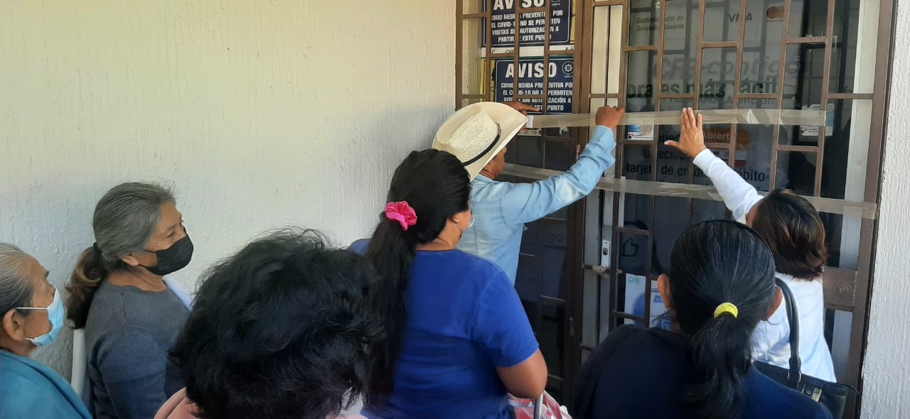 Ejidatarios de Lázaro Cárdenas toman oficinas de la CFE; exigen indemnización