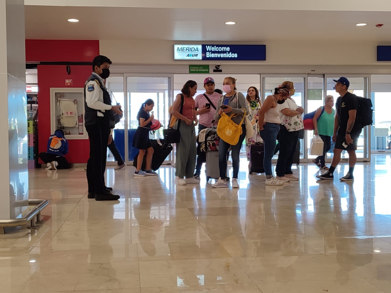 Aeropuerto de Mérida: Ni Uber, ni taxis, pasajeros del vuelo madrugador quedan varados