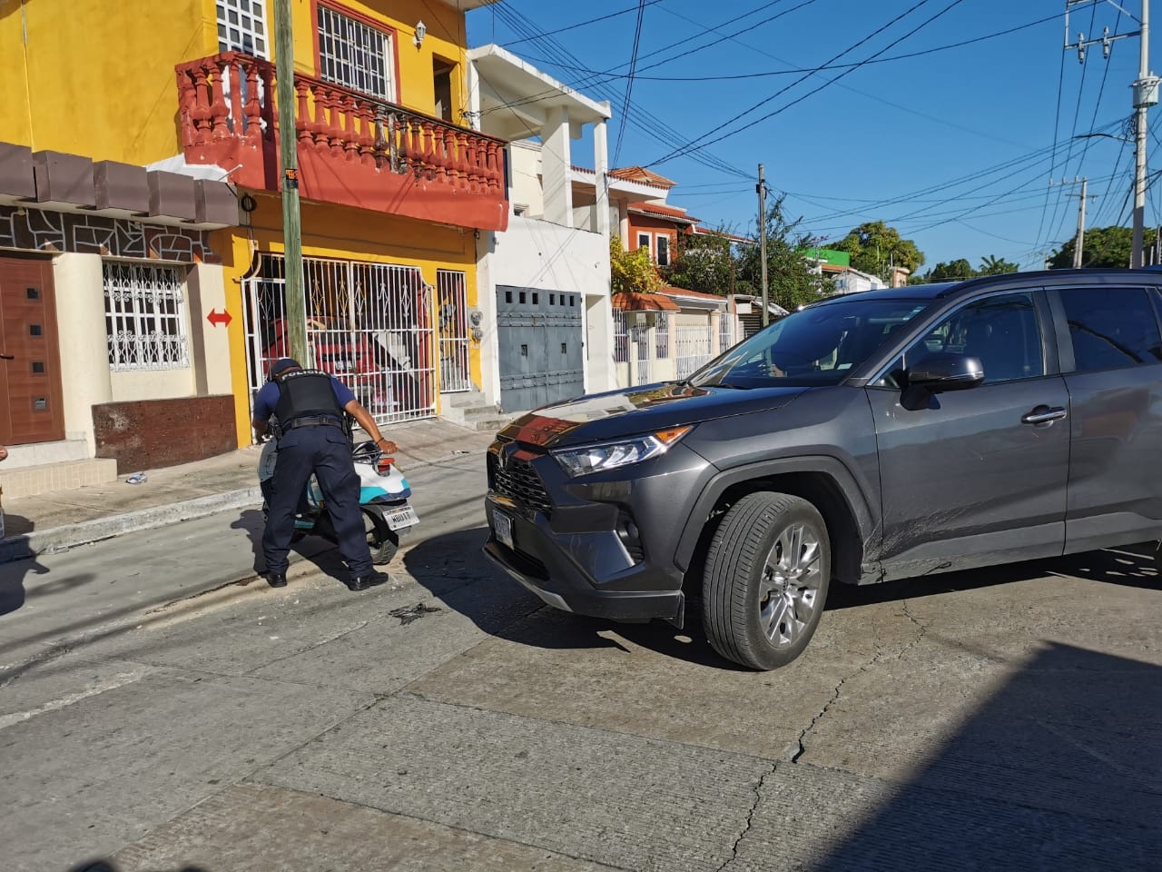 Conductor atropella a una mujer motociclista en Ciudad del Carmen