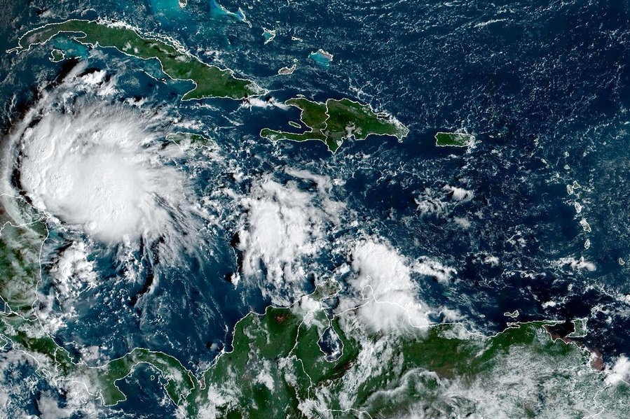 Tormenta Tropical Lisa evoluciona a Huracán categoría 1 frente a las costas de Quintana Roo