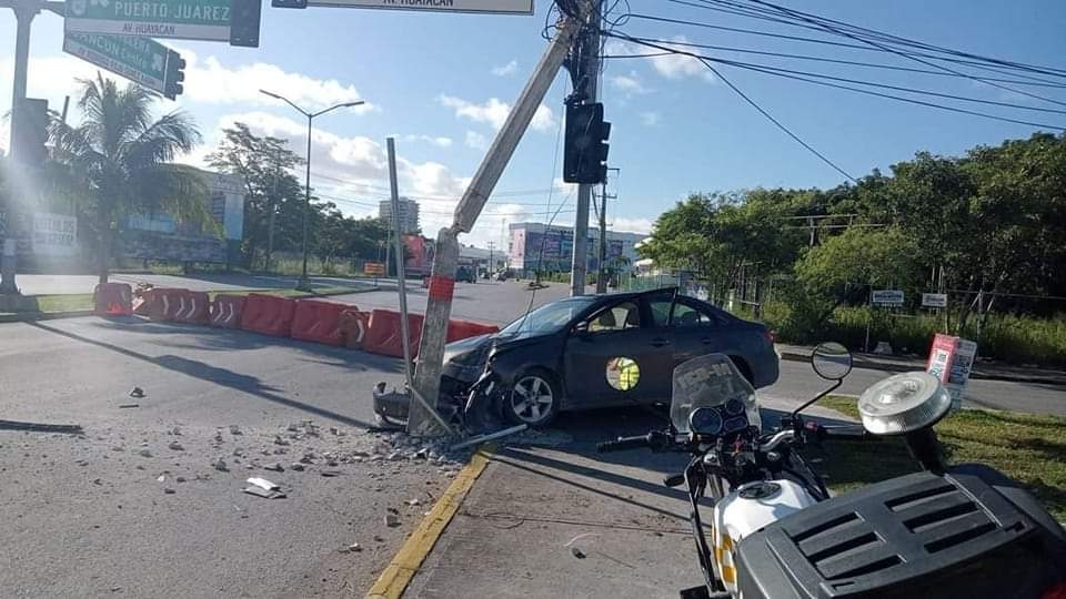 El conductor de 20 años de edad, perdió el control del vehículo