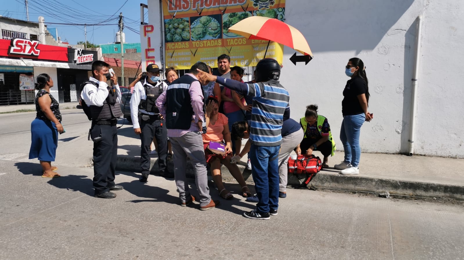 Una jovencita fue arrollada por el chofer de un taxi en la colonia Renovación, Ciudad del Carmen