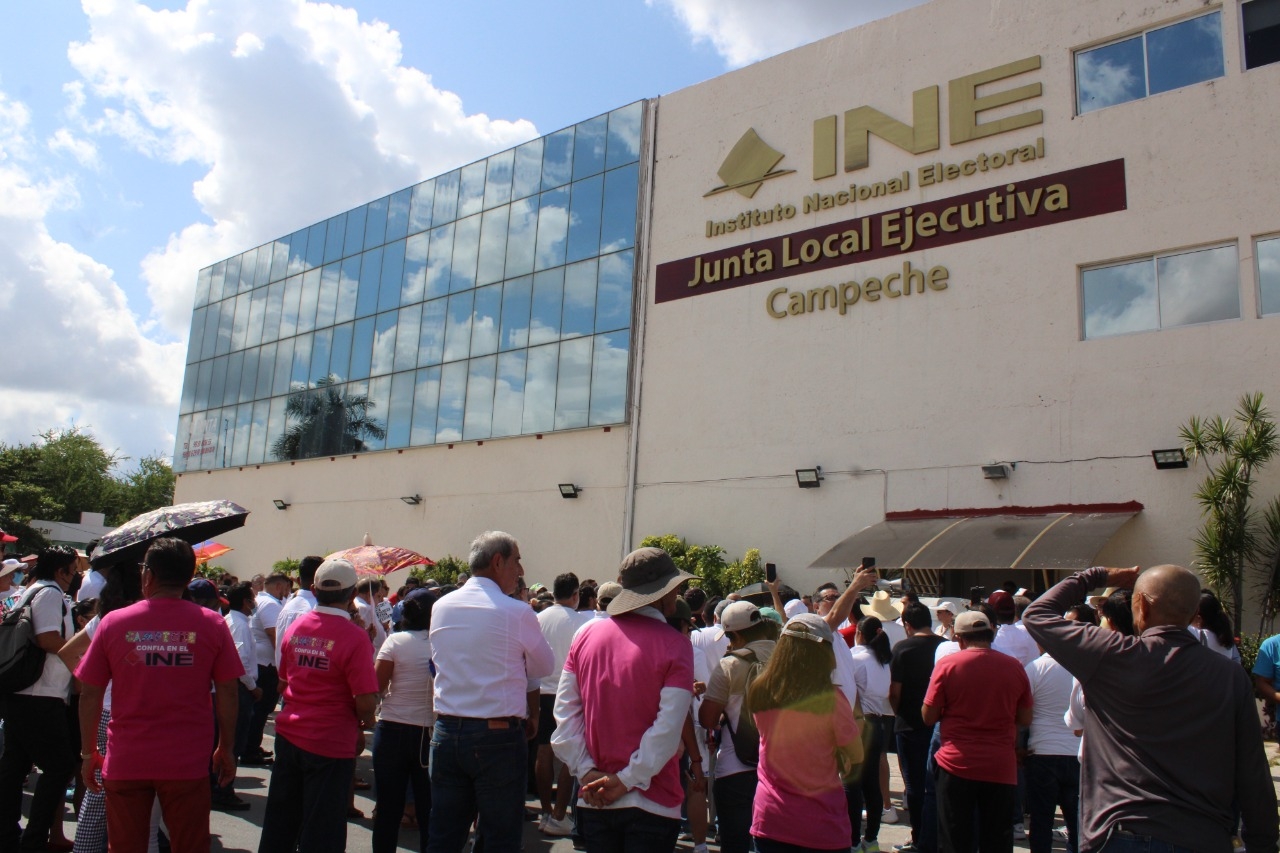 400 personas asistieron a la marcha en defensa del INE en Campeche